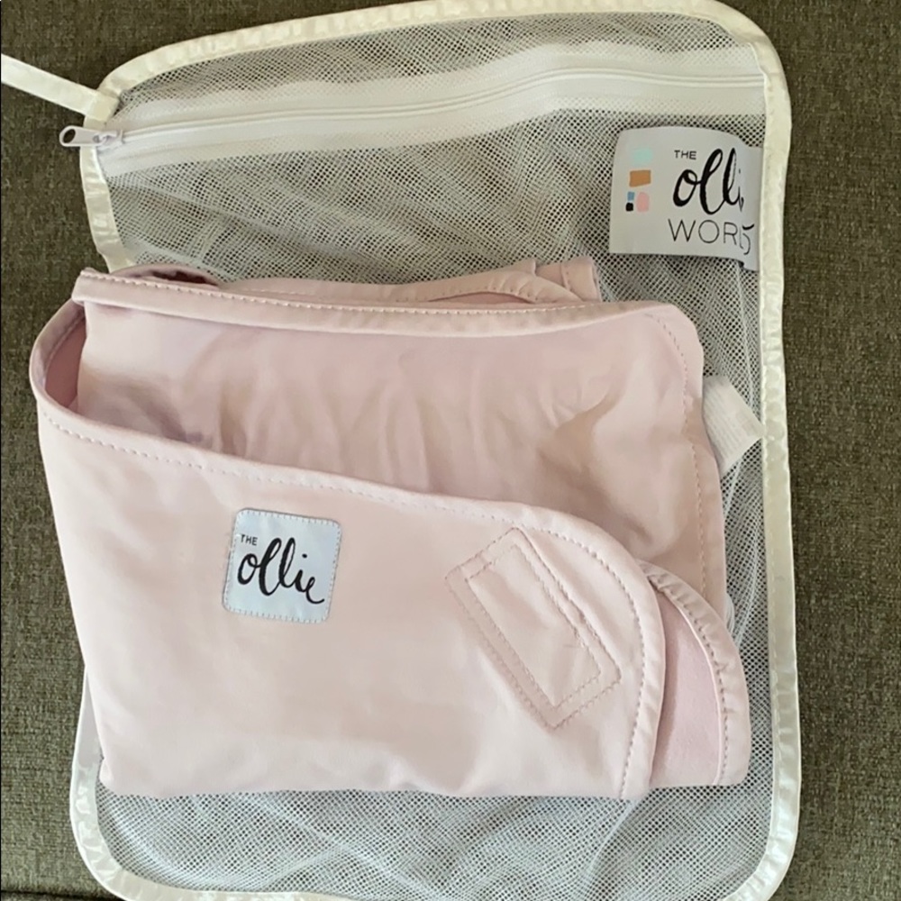 Ollie swaddle - lavender - EUC